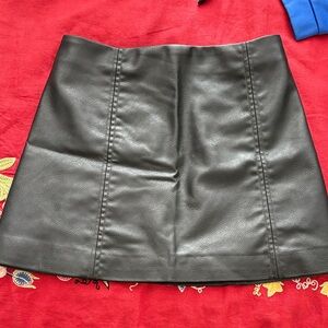 H&M Black Mini simili Leather Skirt